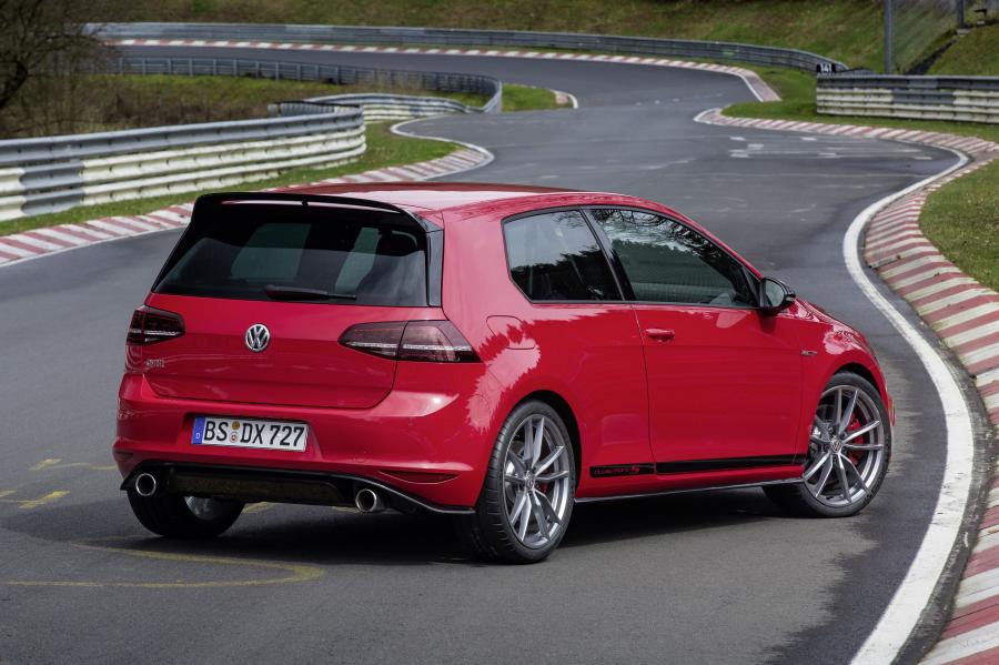  Volkswagen Golf GTi Clubsport S 2016 года  (фото 17 из 30)